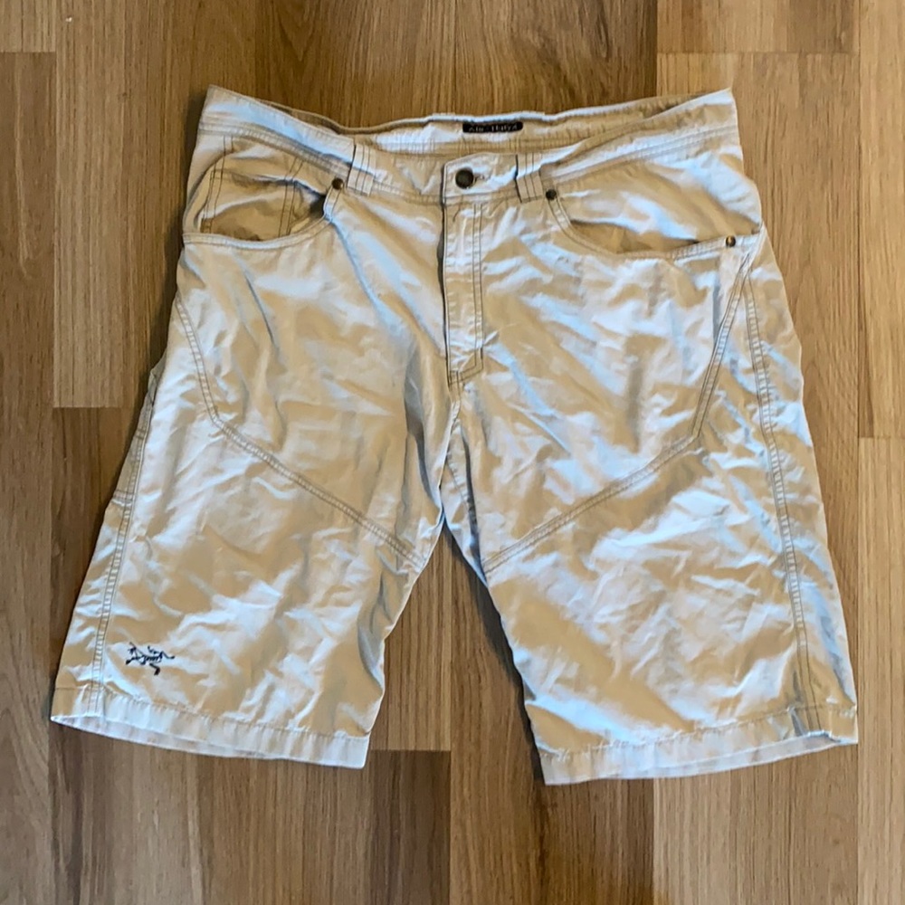 Arc’teryx Cargo Shorts - waist 36
